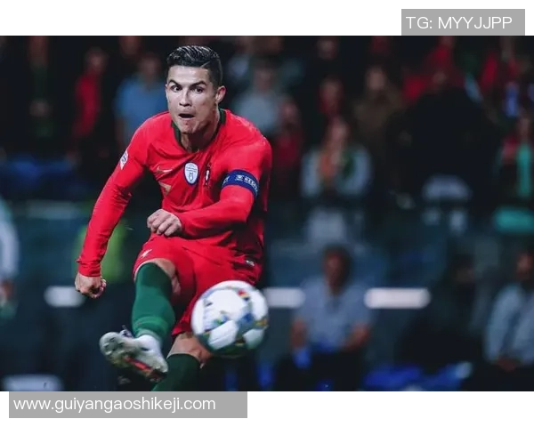 足球场上的纹身传奇:那些踢足球的明星们与他们的身体艺术故事 足球场上的纹身传奇:那些踢足球的明星们与他们的身体艺术故事