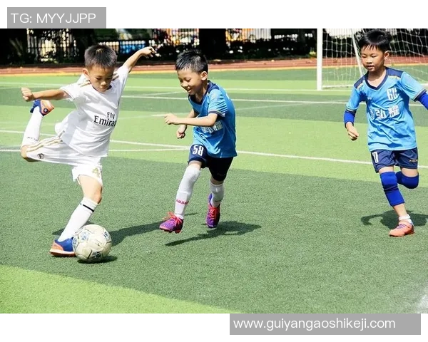 足球明星在绿茵场上的奇遇与离奇瞬间的精彩故事集 足球明星在绿茵场上的奇遇与离奇瞬间的精彩故事集