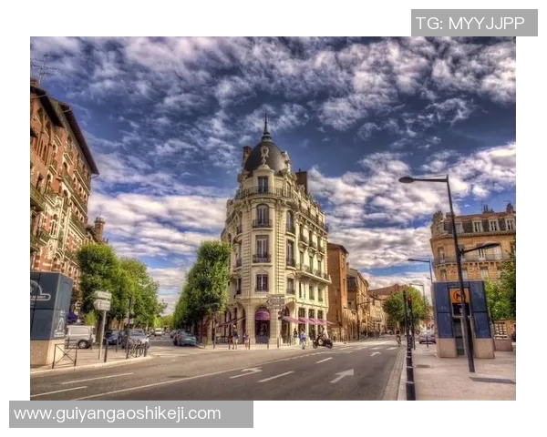 足球明星的居住小区揭秘你不知道的豪宅生活与社区环境 足球明星的居住小区揭秘你不知道的豪宅生活与社区环境